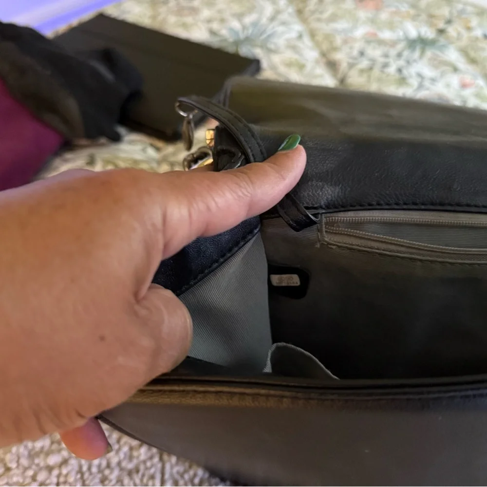 Chanel Black Crossbody Bag with Iconic Quilting - Picture 8 of 14